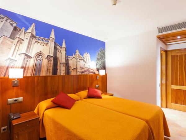 Plaça De La Font : photo 1 de la chambre chambre double ou lits jumeaux