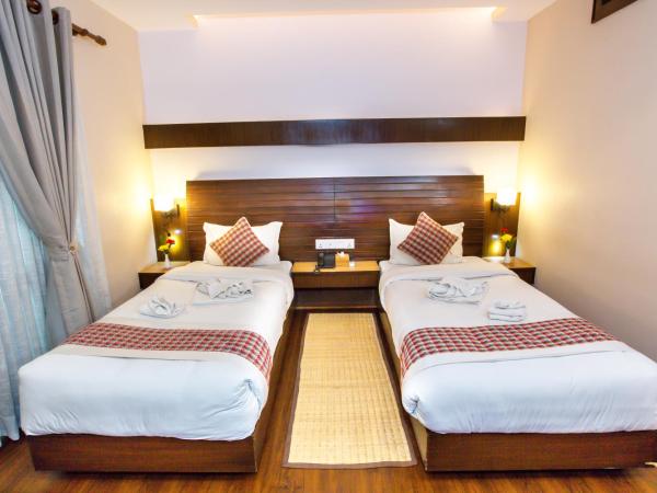 Kathmandu Suite Home : photo 1 de la chambre chambre lits jumeaux avec balcon