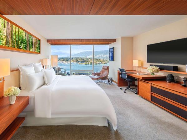 Fairmont Pacific Rim : photo 1 de la chambre chambre lit king-size signature - vue sur port et montagne
