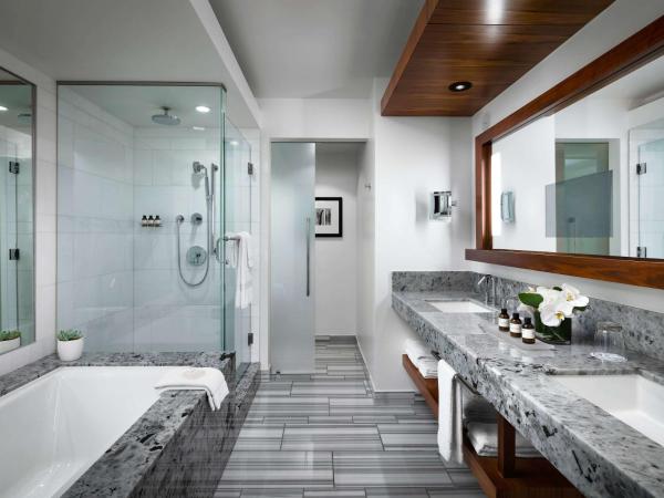 Fairmont Pacific Rim : photo 3 de la chambre chambre lit king-size de luxe - vue sur ville