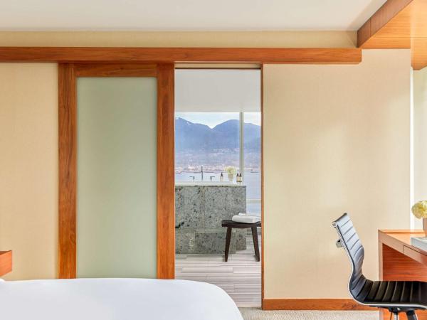Fairmont Pacific Rim : photo 2 de la chambre chambre lit king-size ofuro signature 