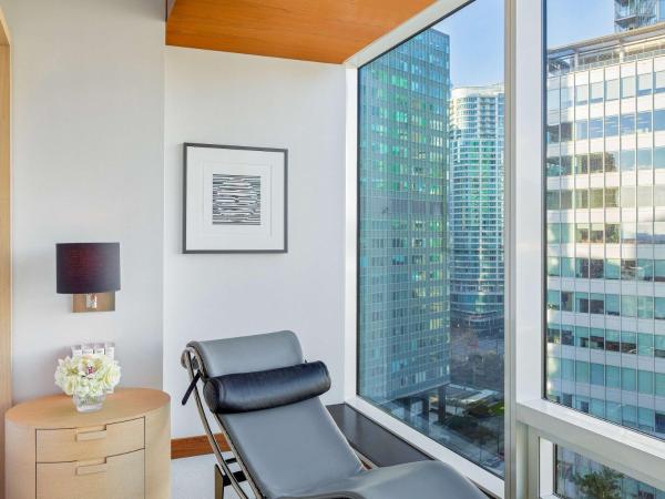 Fairmont Pacific Rim : photo 6 de la chambre suite lit king-size signature port - vue sur port