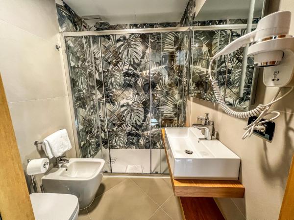 Hotel Genova Liberty : photo 7 de la chambre chambre triple avec balcon