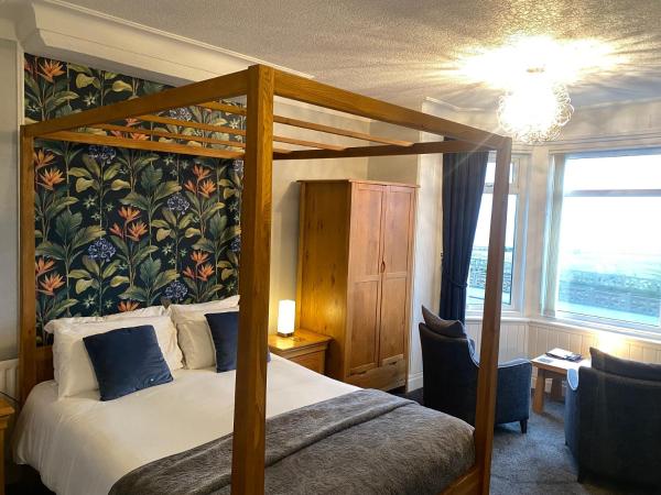 The Fossil Tree Hotel : photo 4 de la chambre chambre double de luxe avec lit à baldaquin - vue sur mer