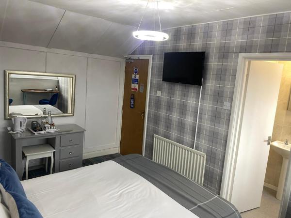 The Fossil Tree Hotel : photo 4 de la chambre chambre double - vue partielle sur mer.