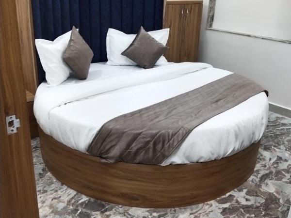 Hotel Sunrise Rooms : photo 3 de la chambre chambre double avec salle de bains privative