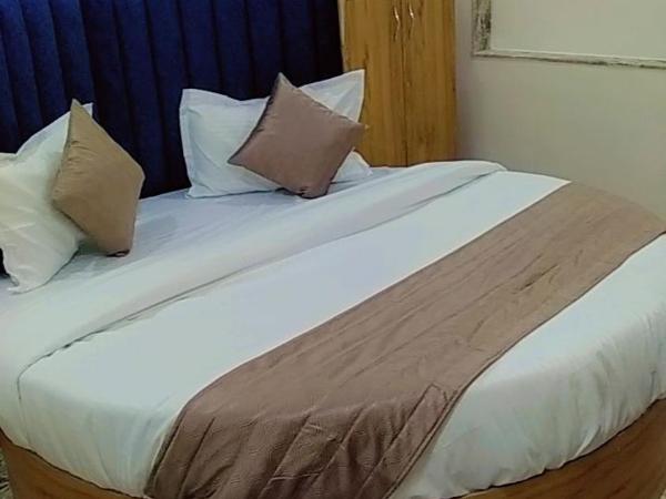 Hotel Sunrise Rooms : photo 4 de la chambre chambre double avec salle de bains privative