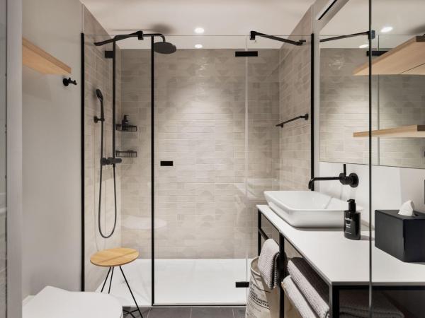 Stay KooooK Geneva City - Online Check In NEW OPENING : photo 5 de la chambre studio