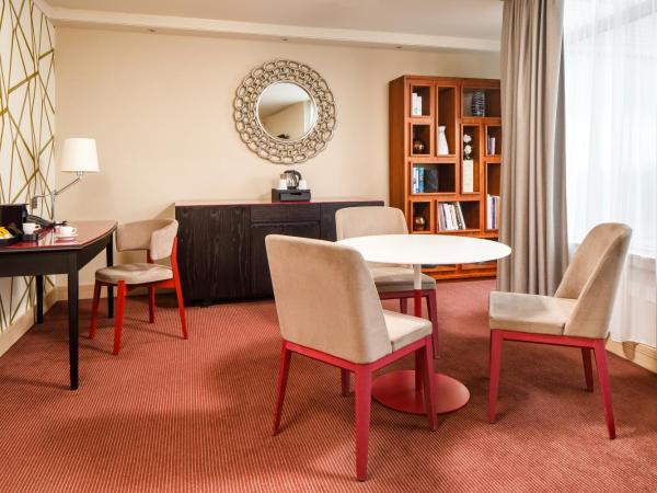 Mercure Cardiff Holland House Hotel & Spa : photo 3 de la chambre suite de luxe avec vue sur la ville