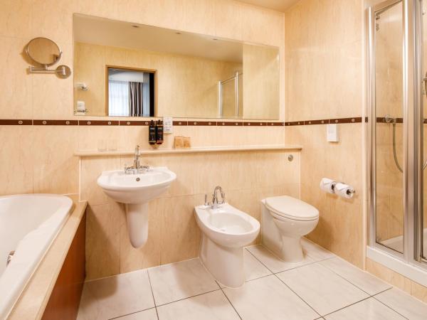 Mercure Cardiff Holland House Hotel & Spa : photo 4 de la chambre suite de luxe avec vue sur la ville
