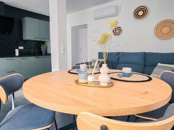 Málaga Central Stay Guest House : photo 1 de la chambre chambre double avec salle de bains privative extérieure