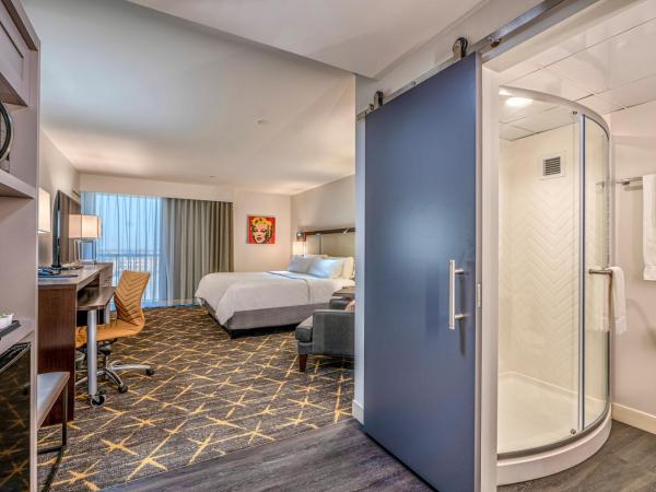 Holiday Inn New Orleans-Downtown Superdome, an IHG Hotel : photo 1 de la chambre chambre king premium avec vue sur ville