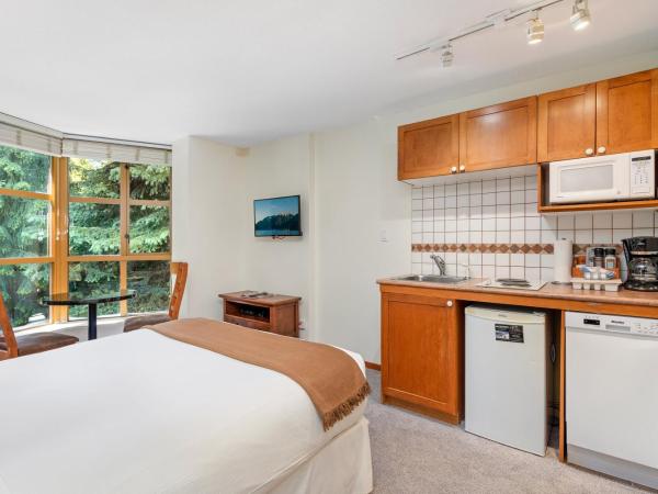 Cascade Lodge : photo 5 de la chambre chambre lit queen-size - vue sur jardin