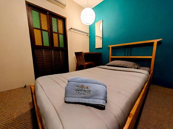The Cottage Stay - self check-in : photo 1 de la chambre chambre triple Économique avec salle de bains commune