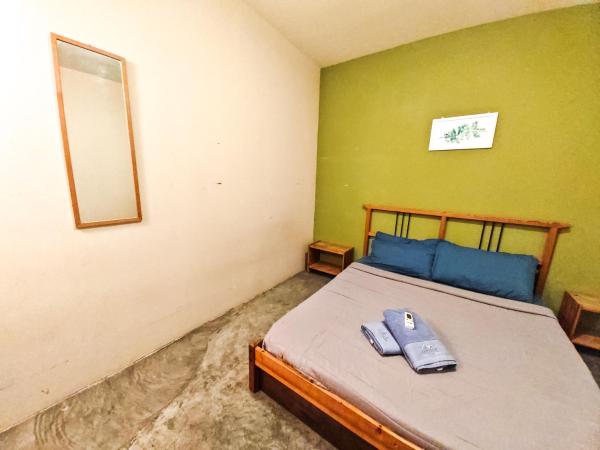 The Cottage Stay - self check-in : photo 4 de la chambre chambre double standard avec salle de bains commune