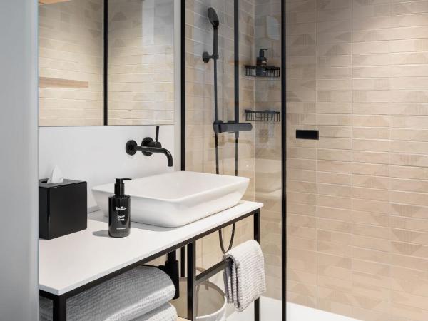 Stay KooooK Geneva City - Online Check In NEW OPENING : photo 5 de la chambre studio familial