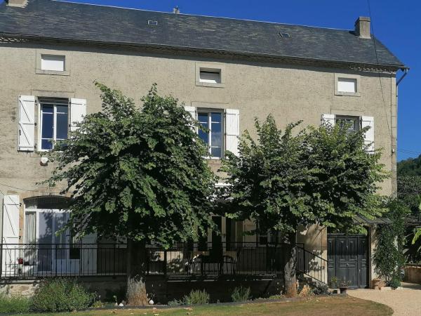 Chambres d'hôtes les 2 tilleuls : photo 3 de la chambre chambre double - vue sur jardin