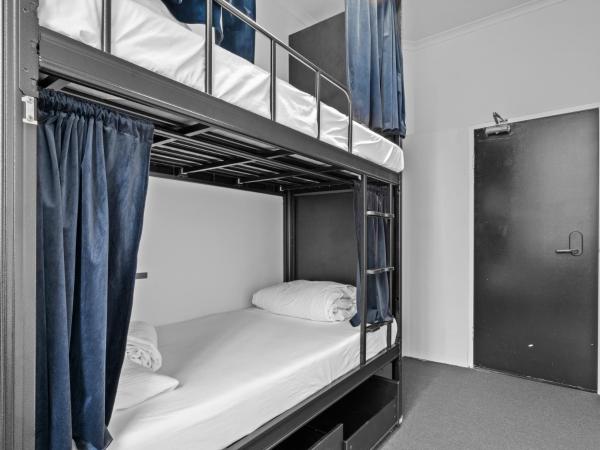 Sydney Pod Hotel - Potts Point : photo 2 de la chambre mixed pod twin room with harbour view