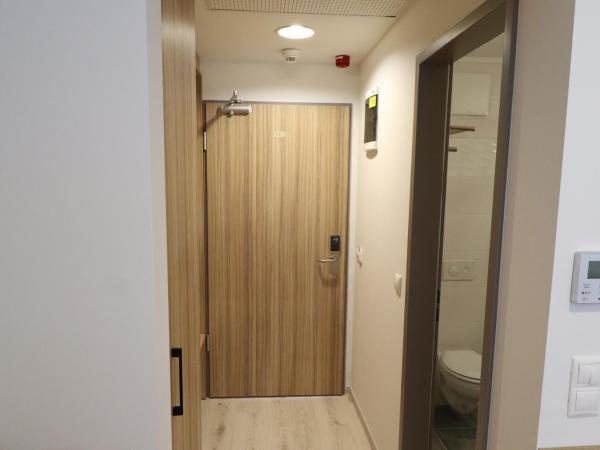 Budafoki Sporthotel : photo 4 de la chambre chambre simple avec salle de bains privative