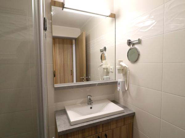 Budafoki Sporthotel : photo 3 de la chambre chambre simple avec salle de bains privative