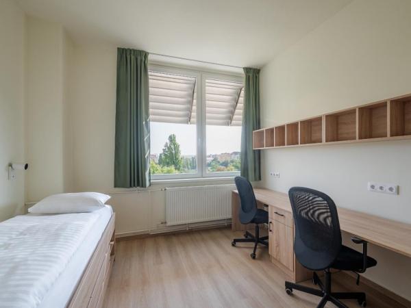 Móricz Student Living : photo 2 de la chambre chambre lits jumeaux avec salle de bains commune