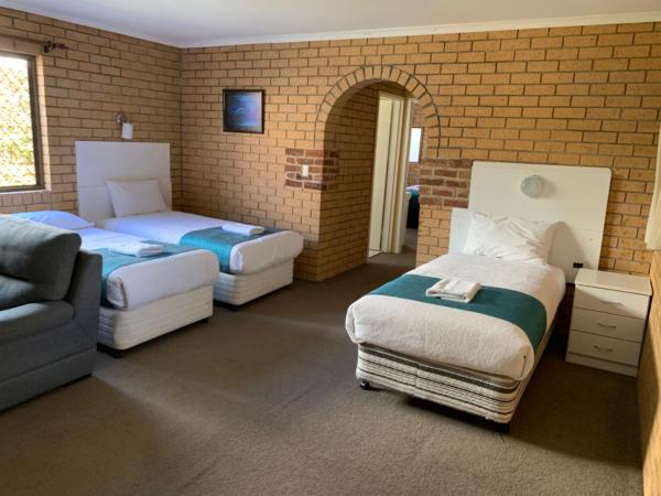Aspley Pioneer Motel : photo 6 de la chambre chambre familiale