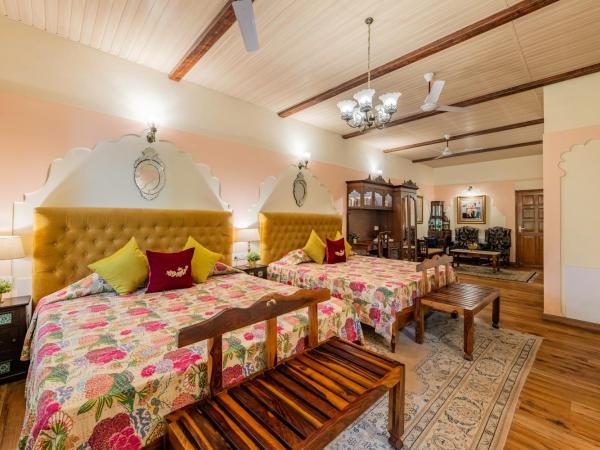 Dera Rawatsar - Heritage Hotel : photo 7 de la chambre superior double room with full day use of private car with chauffeur.