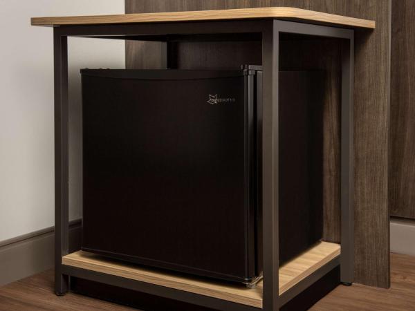 Tru By Hilton Jacksonville Airport : photo 2 de la chambre chambre lit king-size avec douche à l'italienne