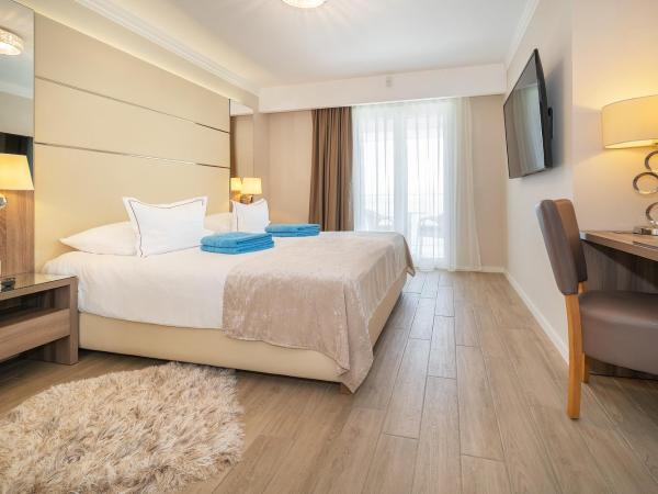 Hotel Vila Rova : photo 3 de la chambre deux chambres doubles communicantes avec vue sur la mer