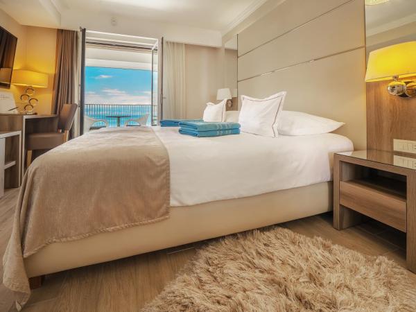 Hotel Vila Rova : photo 4 de la chambre deux chambres doubles communicantes avec vue sur la mer