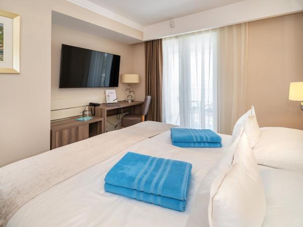 Hotel Vila Rova : photo 2 de la chambre chambre double supérieure avec balcon - vue sur mer