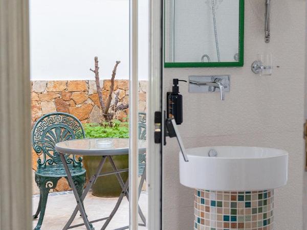 Opus One Luxury Guest House & Wine : photo 4 de la chambre chambre double ou lits jumeaux avec terrasse