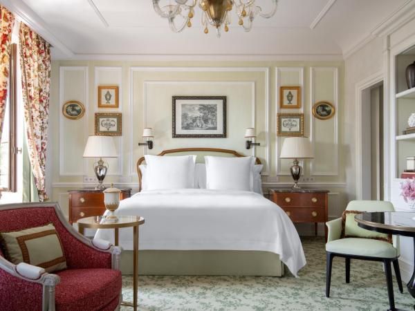 Four Seasons Hotel Firenze : photo 2 de la chambre chambre lit king-size quatre saisons 