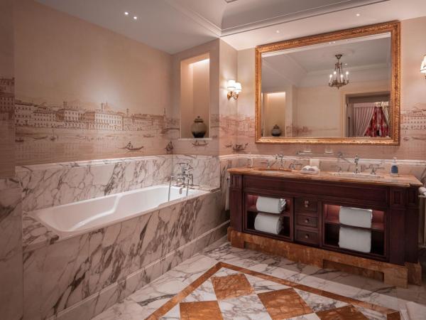 Four Seasons Hotel Firenze : photo 4 de la chambre suite lit king-size exécutive four seasons