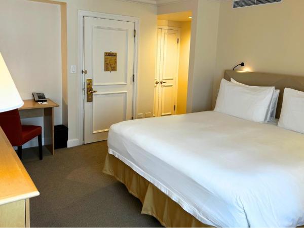 Taj Campton Place : photo 4 de la chambre chambre lit king-size - accessible aux personnes à mobilité réduite