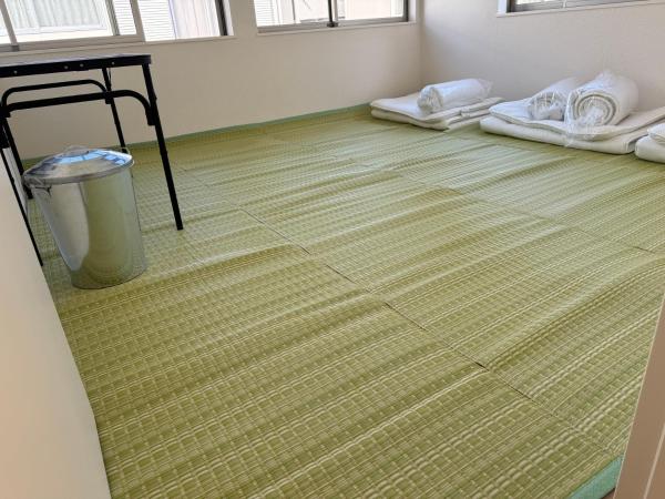 Wholeearth Ryokan Hiroshima : photo 2 de la chambre chambre triple avec salle de bains commune