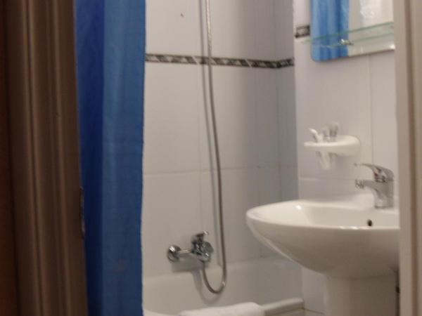 Hostal La Torre : photo 6 de la chambre chambre triple