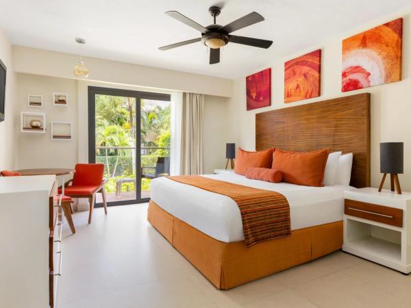Sunscape Sabor Cozumel : photo 1 de la chambre hébergement lit king-size deluxe - vue tropicale