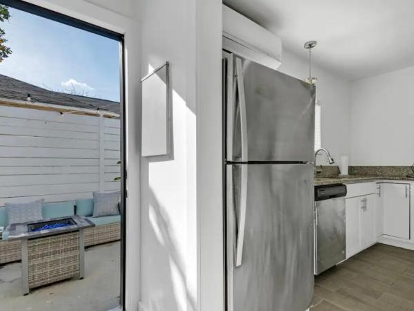 Luxury Mid City Home With Firepit : photo 8 de la chambre appartement premium 1 chambre