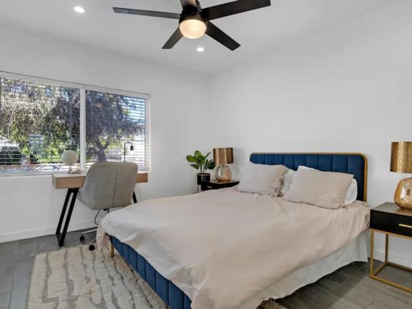 Luxury Mid City Home With Firepit : photo 9 de la chambre appartement premium 1 chambre