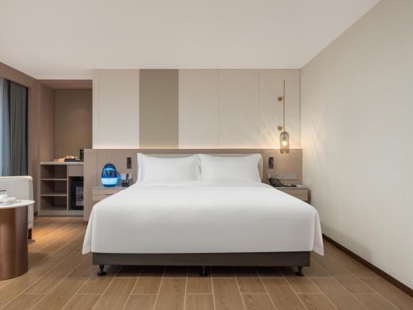 Sunflower Hotel & Residence, Shenzhen : photo 6 de la chambre view sleep king bedroom（healthy sleep-conducive oxygen bar，landmark view）