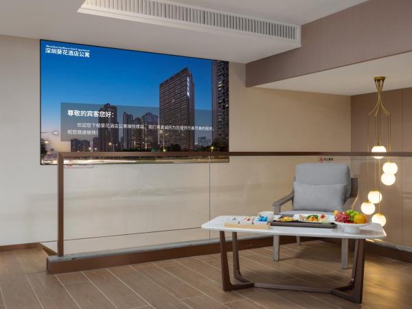 Sunflower Hotel & Residence, Shenzhen : photo 5 de la chambre view audio-visual king bedroom（landmark view，huge screen projection）