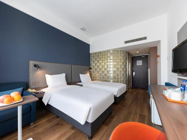 Holiday Inn Express Suzhou Changjiang, an IHG Hotel : photo 2 de la chambre standard queen room with queen and single bed