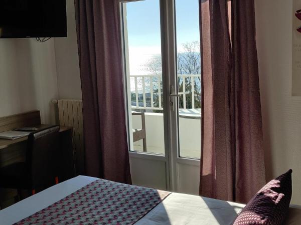 Logis Hôtel Les Bleuets : photo 4 de la chambre chambre double confort - vue sur mer