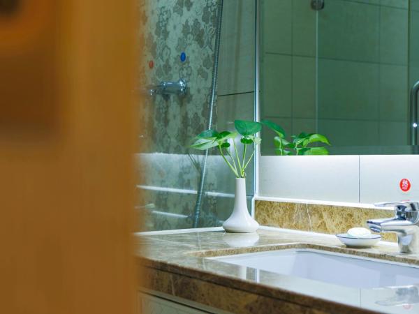 Luhuitou State Guesthouse & Resort : photo 4 de la chambre chambre lits jumeaux deluxe - vue sur mer