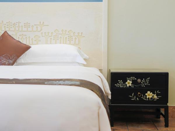 Luhuitou State Guesthouse & Resort : photo 4 de la chambre chambre lit king-size deluxe - vue sur jardin