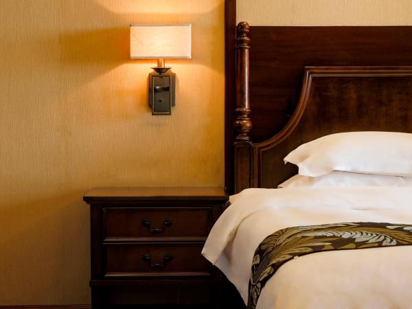 Luhuitou State Guesthouse & Resort : photo 1 de la chambre chambre lit king-size supérieure - vue sur océan