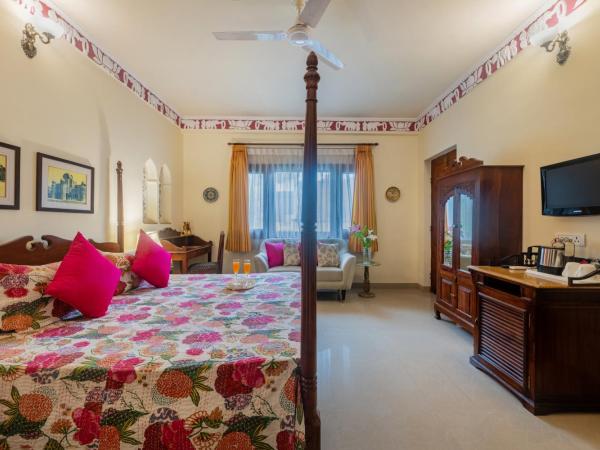 Dera Rawatsar - Heritage Hotel : photo 2 de la chambre chambre double deluxe - navette aéroport gratuite