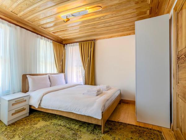 Evra Suites Hotel : photo 2 de la chambre chambre lit king-size avec balcon