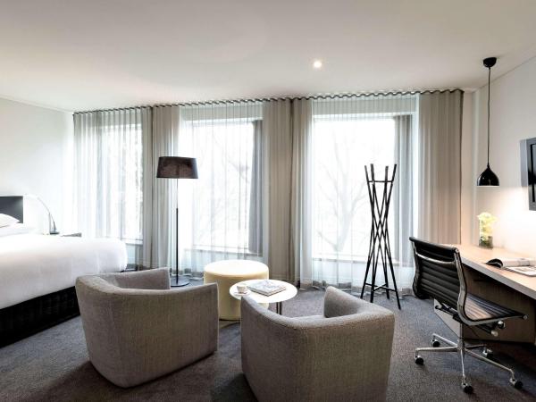 The Como Melbourne : photo 6 de la chambre chambre lit king-size deluxe avec baignoire spa